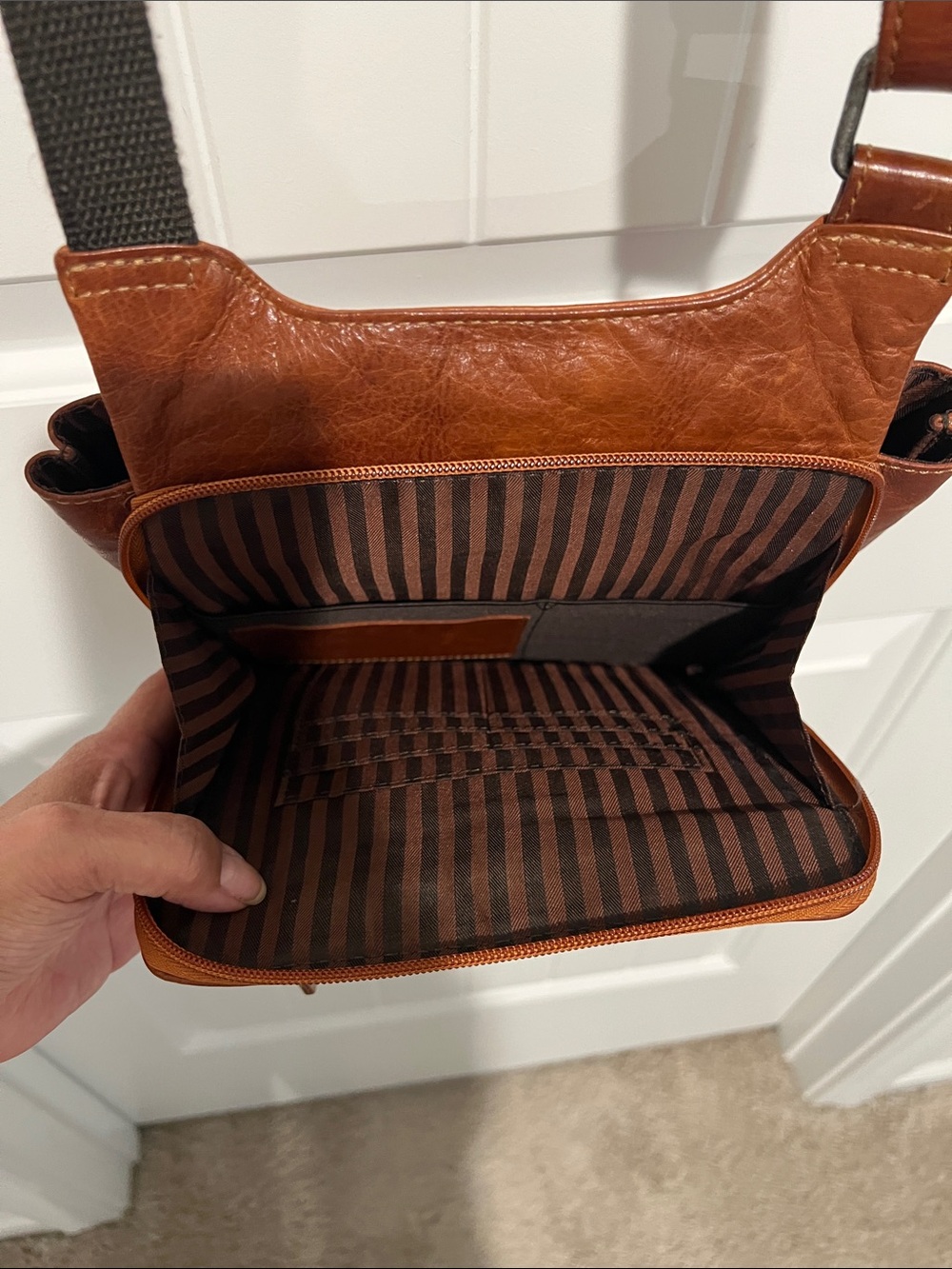 Jack George women brown leather crossbody bag. - Picture 6 of 14